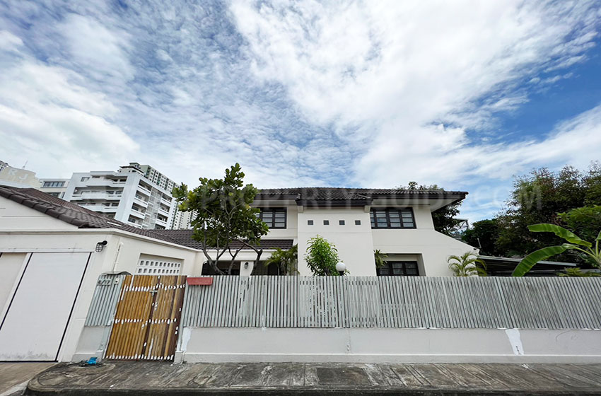 House with Shared Pool in Phaholyothin