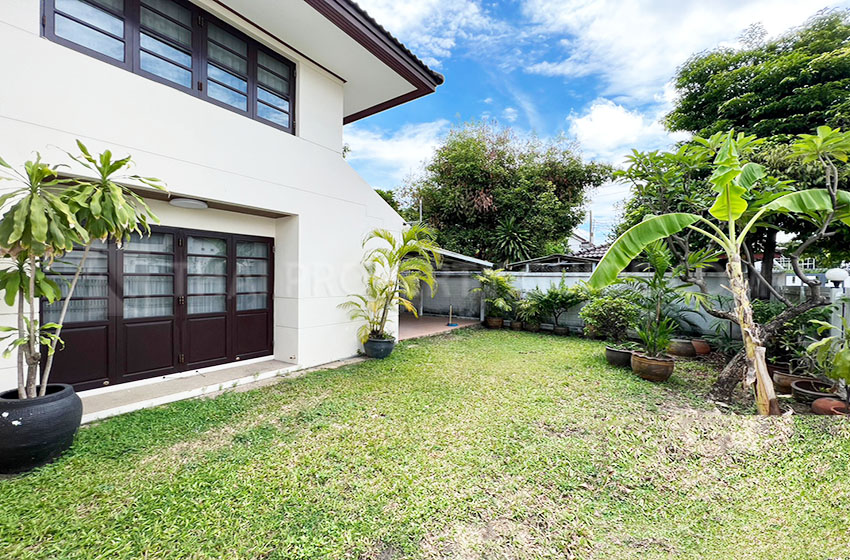 House with Shared Pool in Phaholyothin 