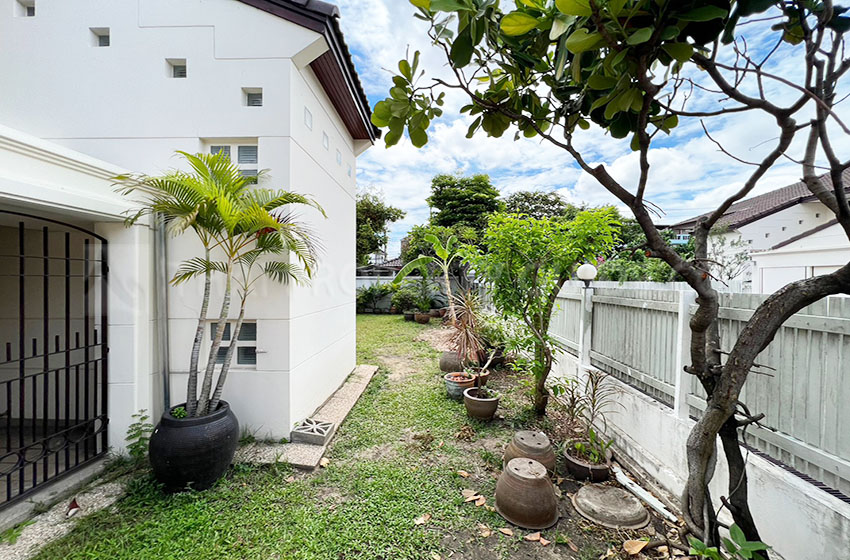 House with Shared Pool in Phaholyothin 