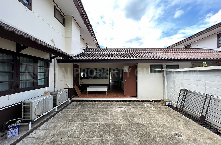 House with Shared Pool in Phaholyothin 