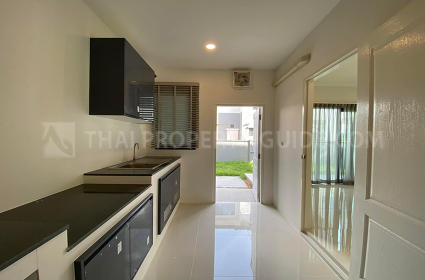 House with Shared Pool in Phaholyothin 