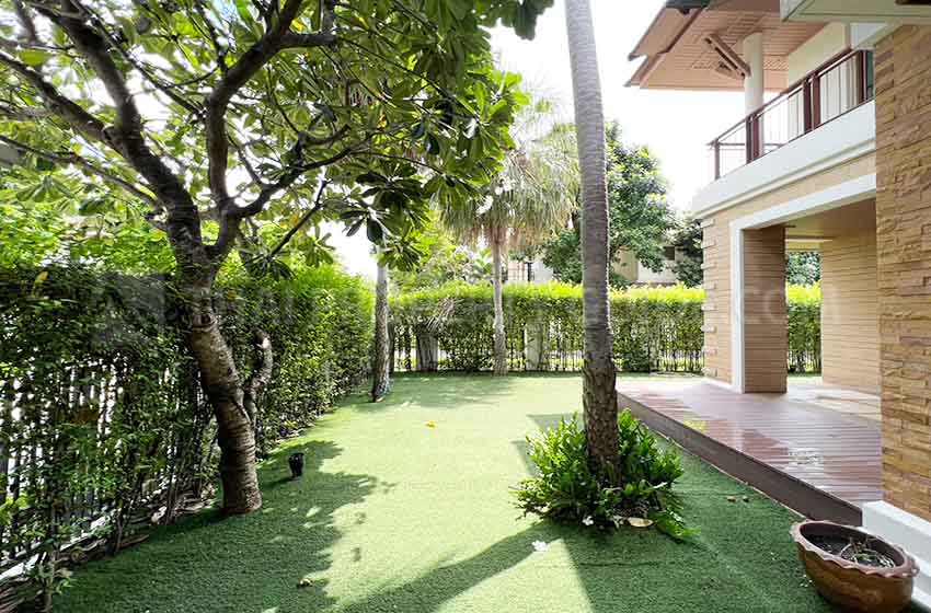 House with Shared Pool in Pattanakarn 