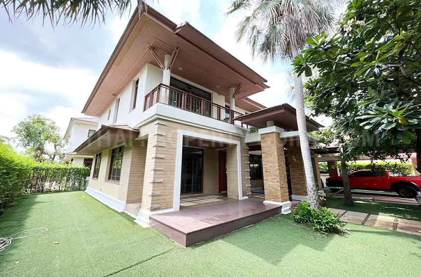 House with Shared Pool in Pattanakarn 