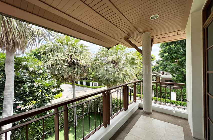 House with Shared Pool in Pattanakarn 