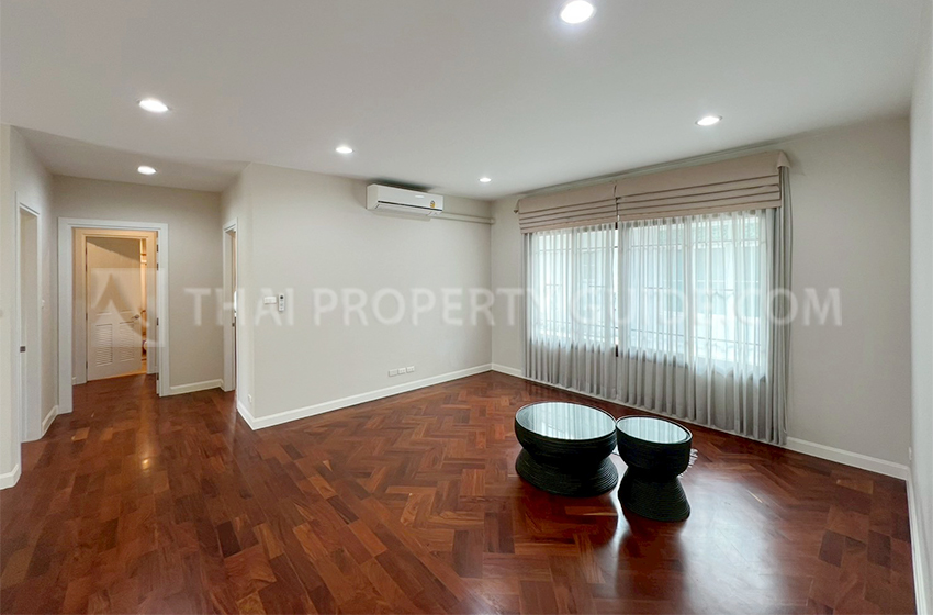 House with Shared Pool in Pattanakarn 