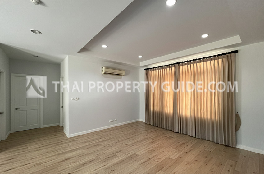 House with Shared Pool in Pattanakarn 