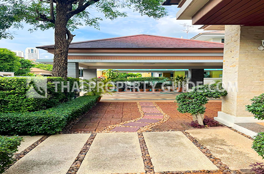 House with Shared Pool in Pattanakarn 