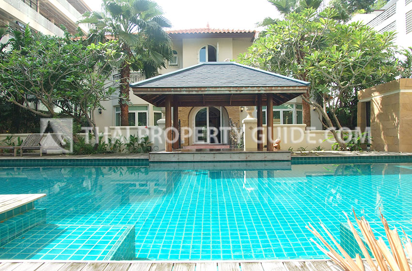 House with Shared Pool for rent in Ploenchit
