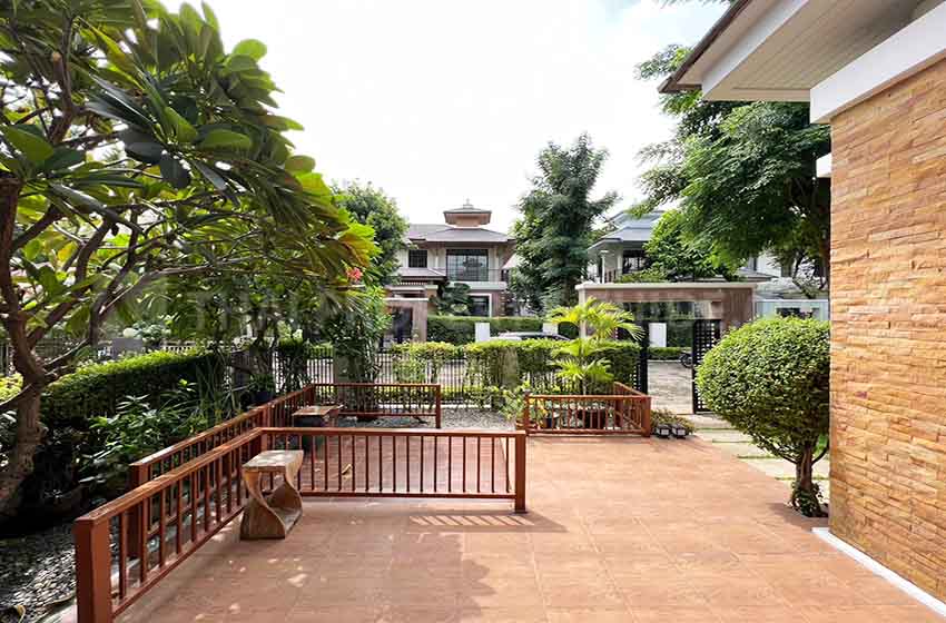 House with Shared Pool in Pattanakarn 