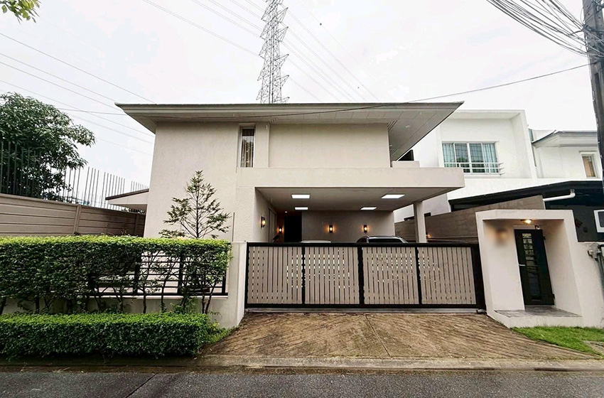 House with Shared Pool in Pattanakarn 