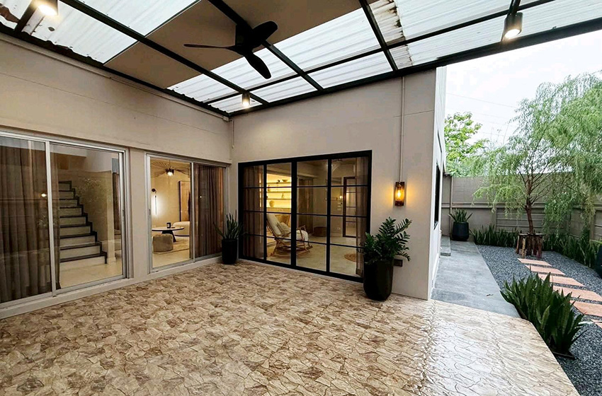 House with Shared Pool in Pattanakarn 