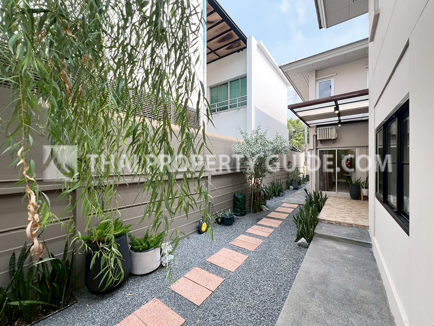 House with Shared Pool in Pattanakarn 