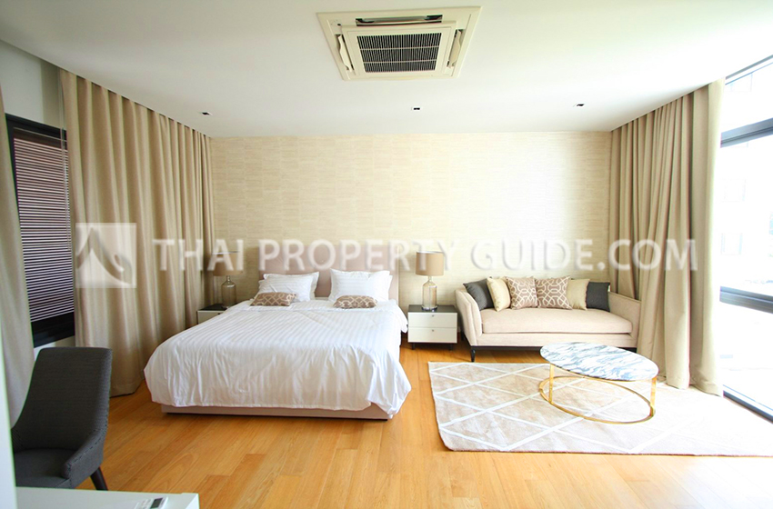 House with Shared Pool in Rama 9 