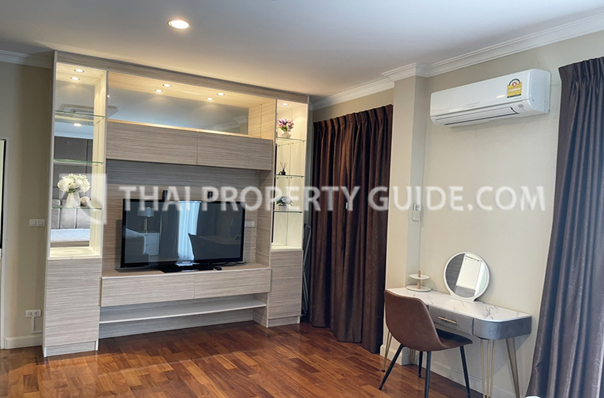 House with Shared Pool in Rama 9 