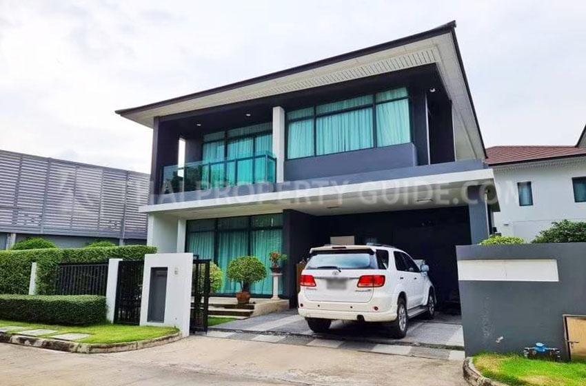 House with Shared Pool for rent in Rama 9 (near KIS International School)