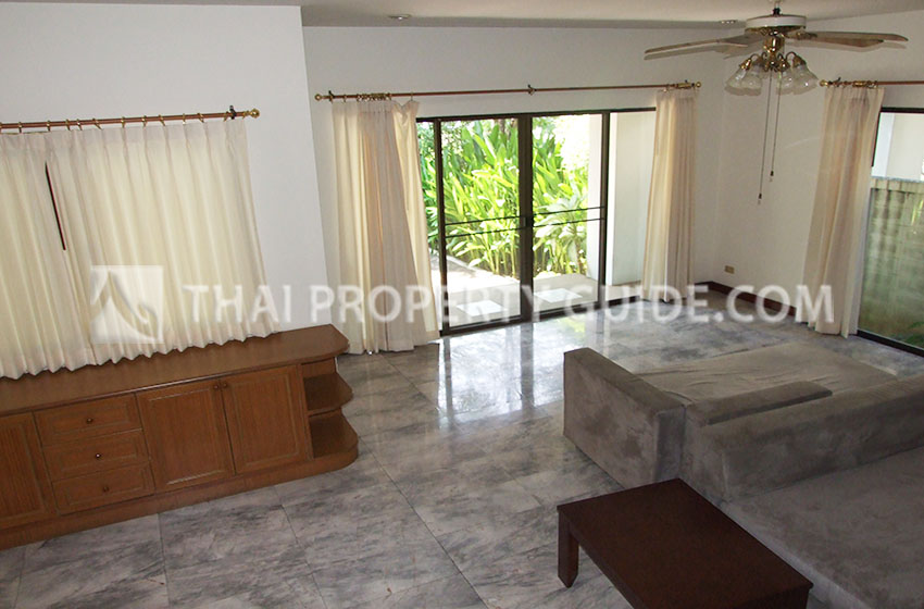 House with Shared Pool in Ramkhamhaeng 