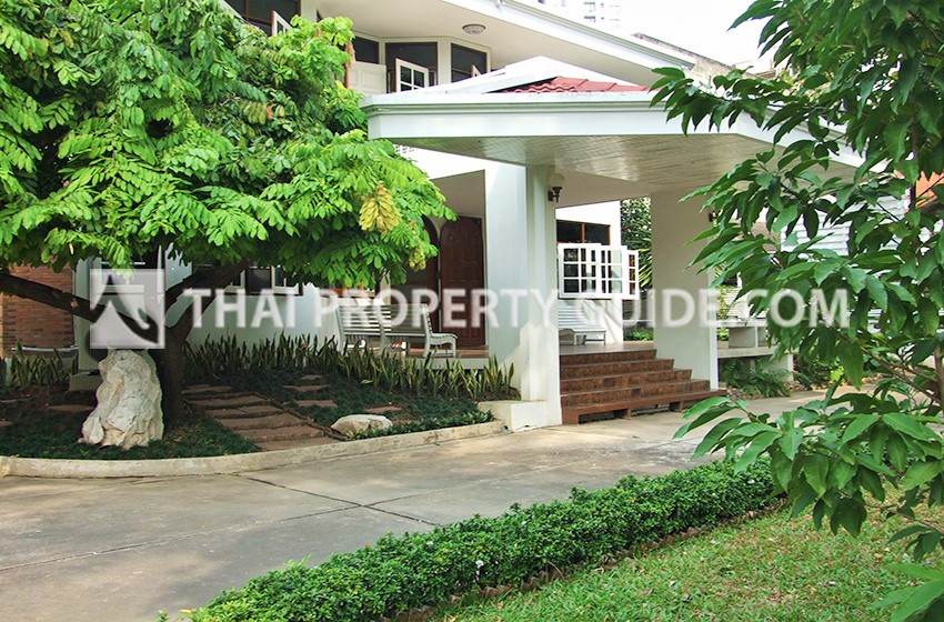 House with Shared Pool in Sathorn 