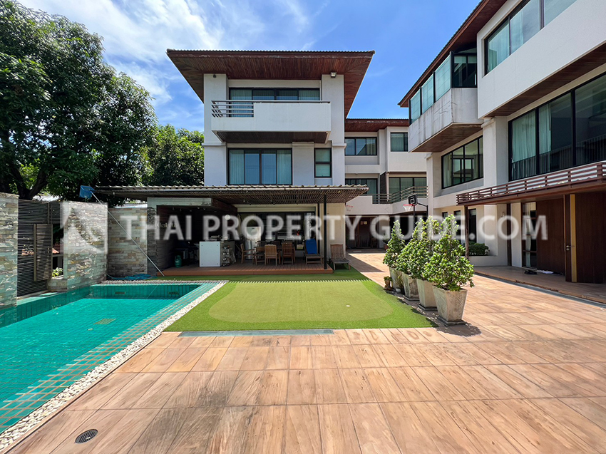 House with Shared Pool in Sathorn 