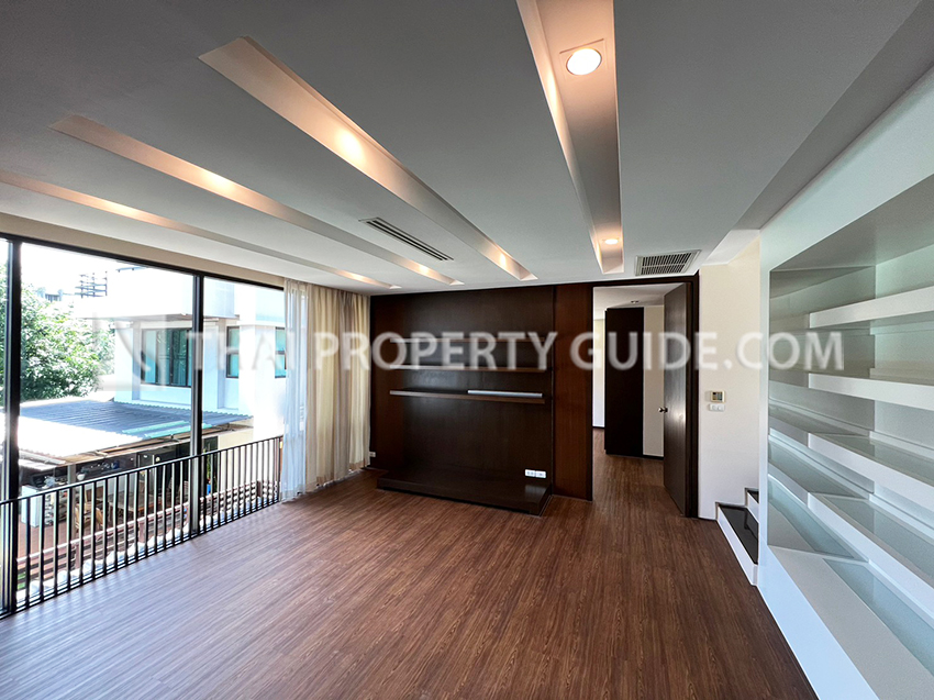 House with Shared Pool in Sathorn 