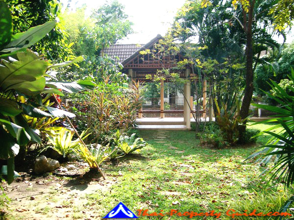 House with Shared Pool in Srinakarin 