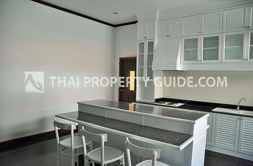 House with Shared Pool in Srinakarin 