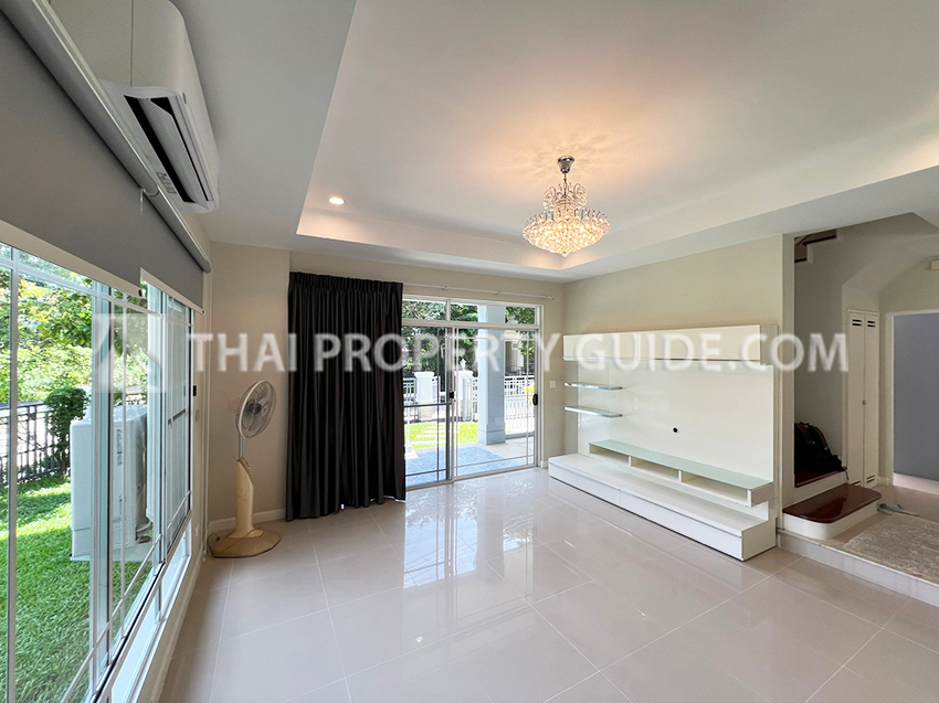 House with Shared Pool in Srinakarin 