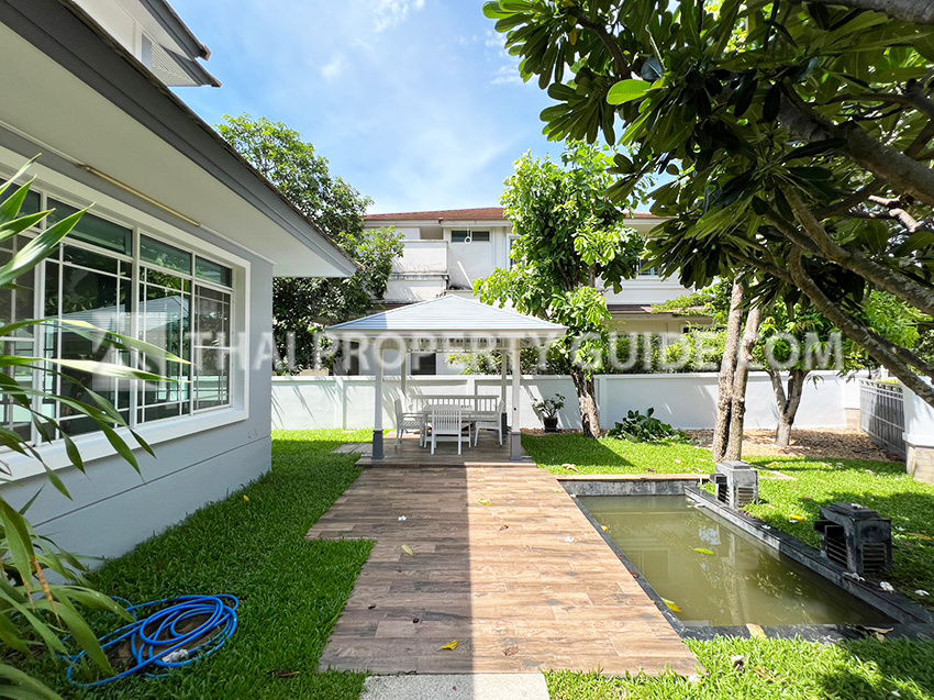 House with Shared Pool in Srinakarin 