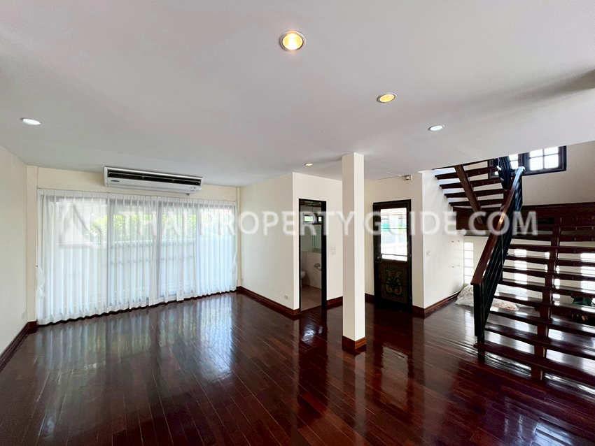 House with Shared Pool in Srinakarin 