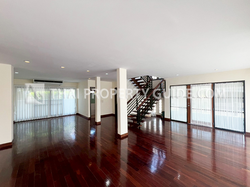 House with Shared Pool in Srinakarin 