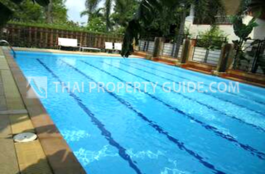House with Shared Pool in Srinakarin 