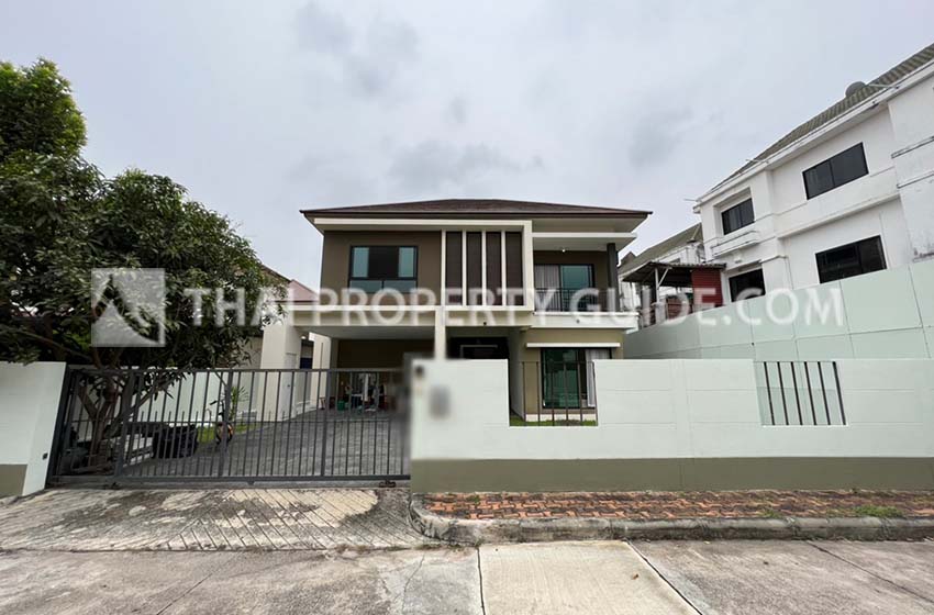 House with Shared Pool for rent in Srinakarin