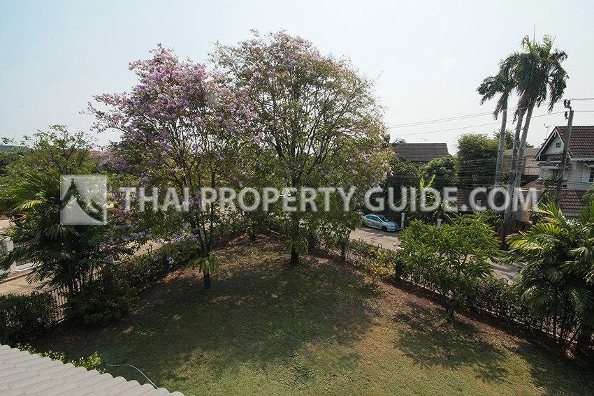 House with Shared Pool in Srinakarin 