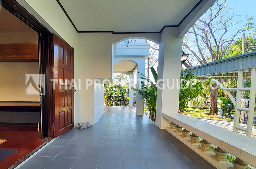 House with Shared Pool in Srinakarin 