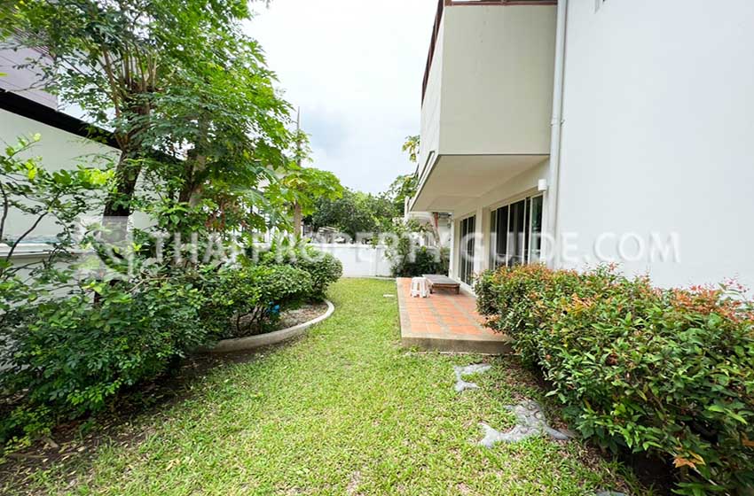 House with Shared Pool in Srinakarin 