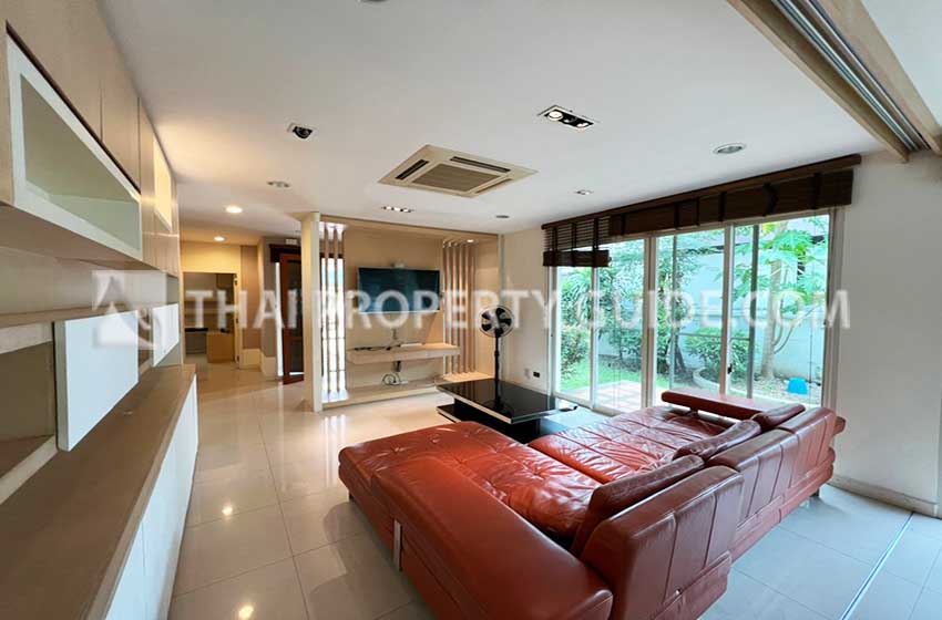 House with Shared Pool in Srinakarin 