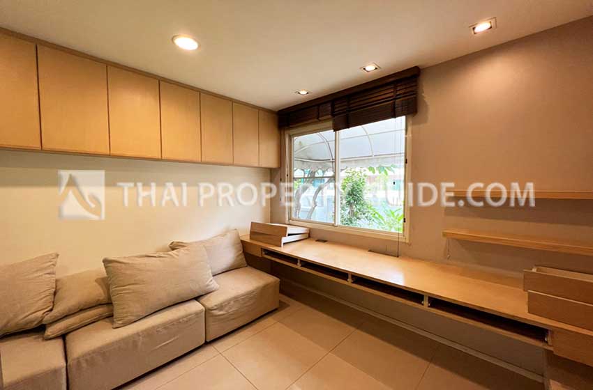 House with Shared Pool in Srinakarin 