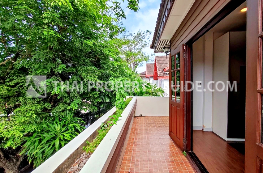 House with Shared Pool in Srinakarin 