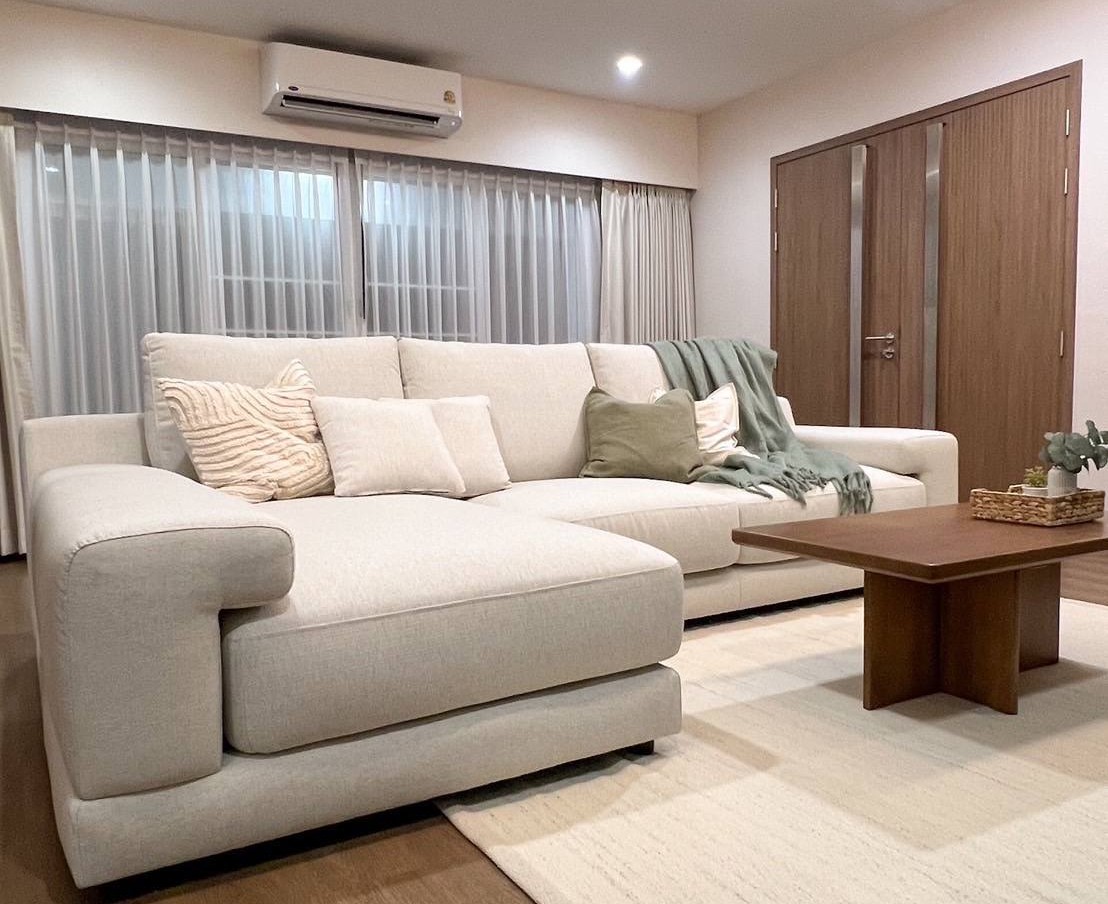 House with Shared Pool in Srinakarin 