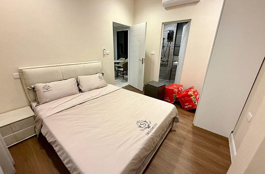 House with Shared Pool in Srinakarin 