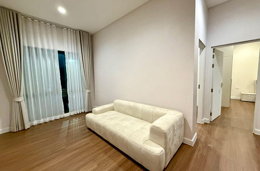 House with Shared Pool in Srinakarin 