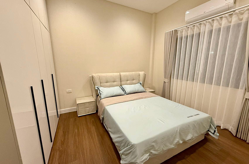 House with Shared Pool in Srinakarin 