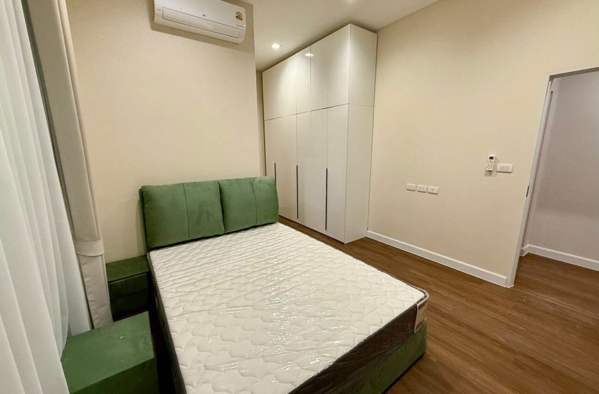 House with Shared Pool in Srinakarin 