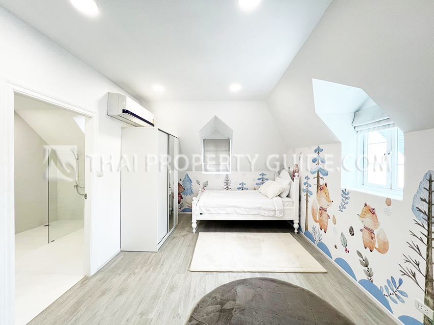 House with Shared Pool in Sukhumvit 