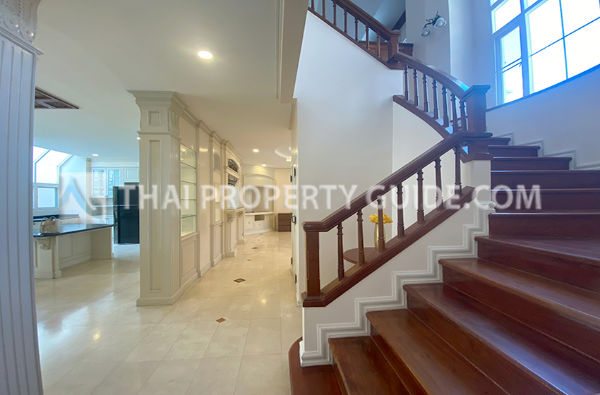 House with Shared Pool in Sukhumvit 