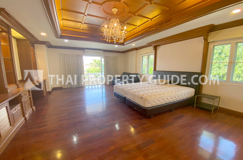 House with Shared Pool in Sukhumvit 