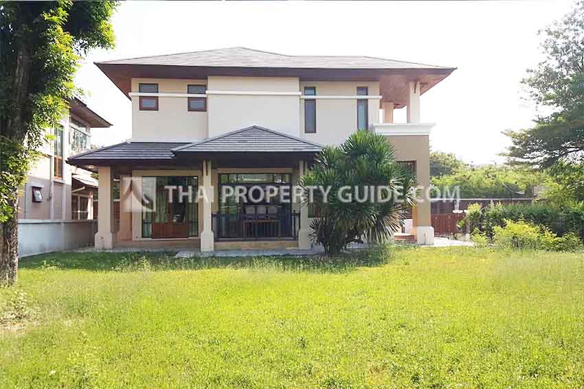 House with Shared Pool in Sukhumvit 