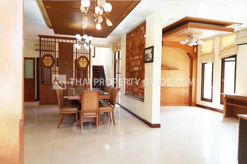 House with Shared Pool in Sukhumvit 