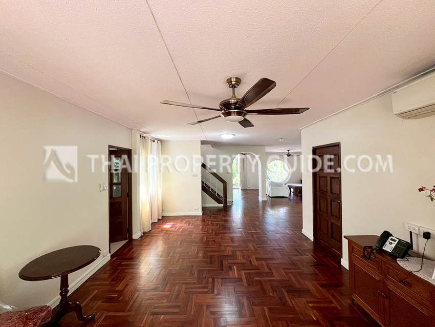 House with Shared Pool in Sukhumvit : Panya Village On-Nut 