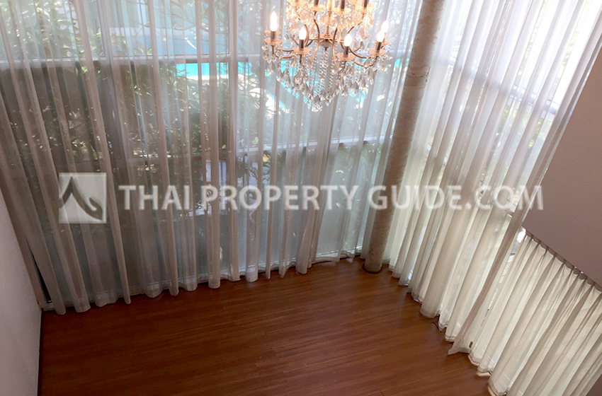 House with Shared Pool in Sukhumvit : Panya Village On-Nut 