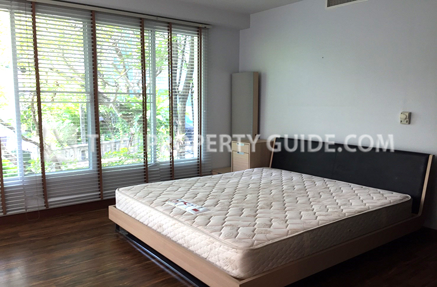 House with Shared Pool in Sukhumvit : Panya Village On-Nut 